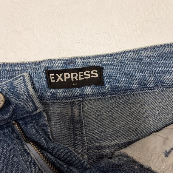 Express Low Rise Light Blue Embroidered Rose Denim Jeans Shorts Size 6 - Picture 4 of 6